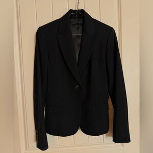 Elie Tahari suit
Size 4
Black wool/lycra
